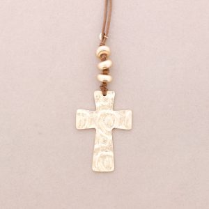 Chenille långt halsband med metallkors hänge